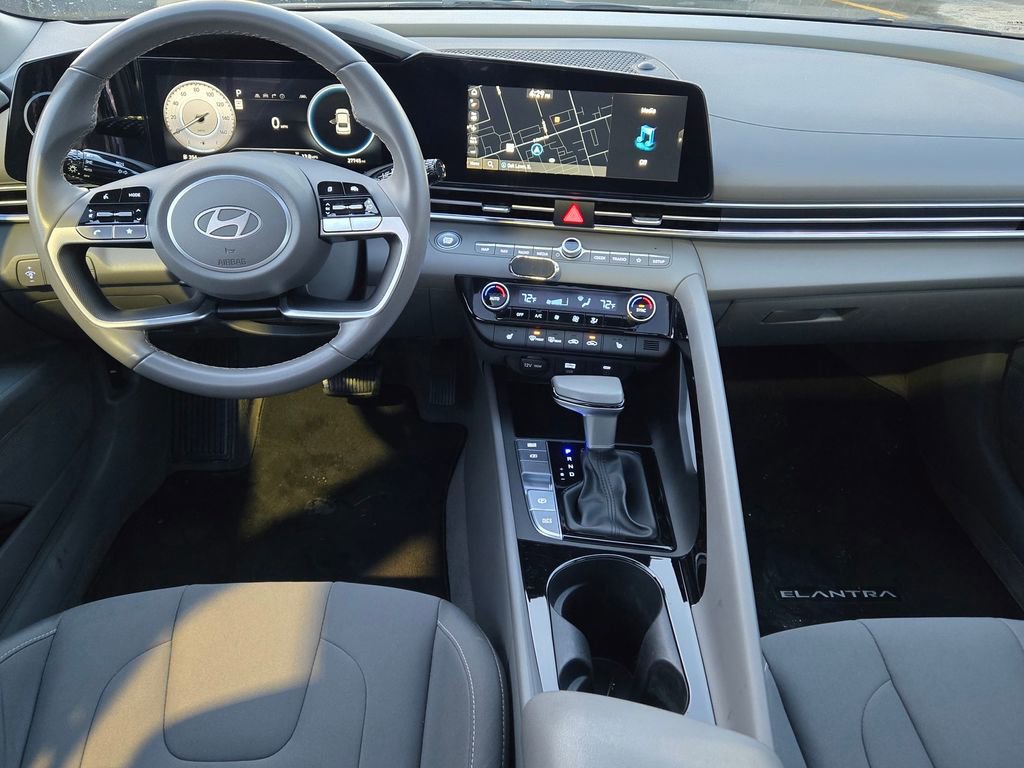 Used 2024 Hyundai Elantra SEL w/ Convenience Package image 24