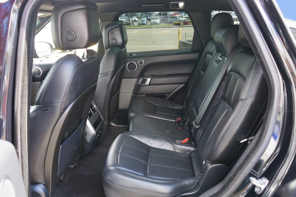 Used 2018 Land Rover Range Rover Sport SE AWD/4WD image 16