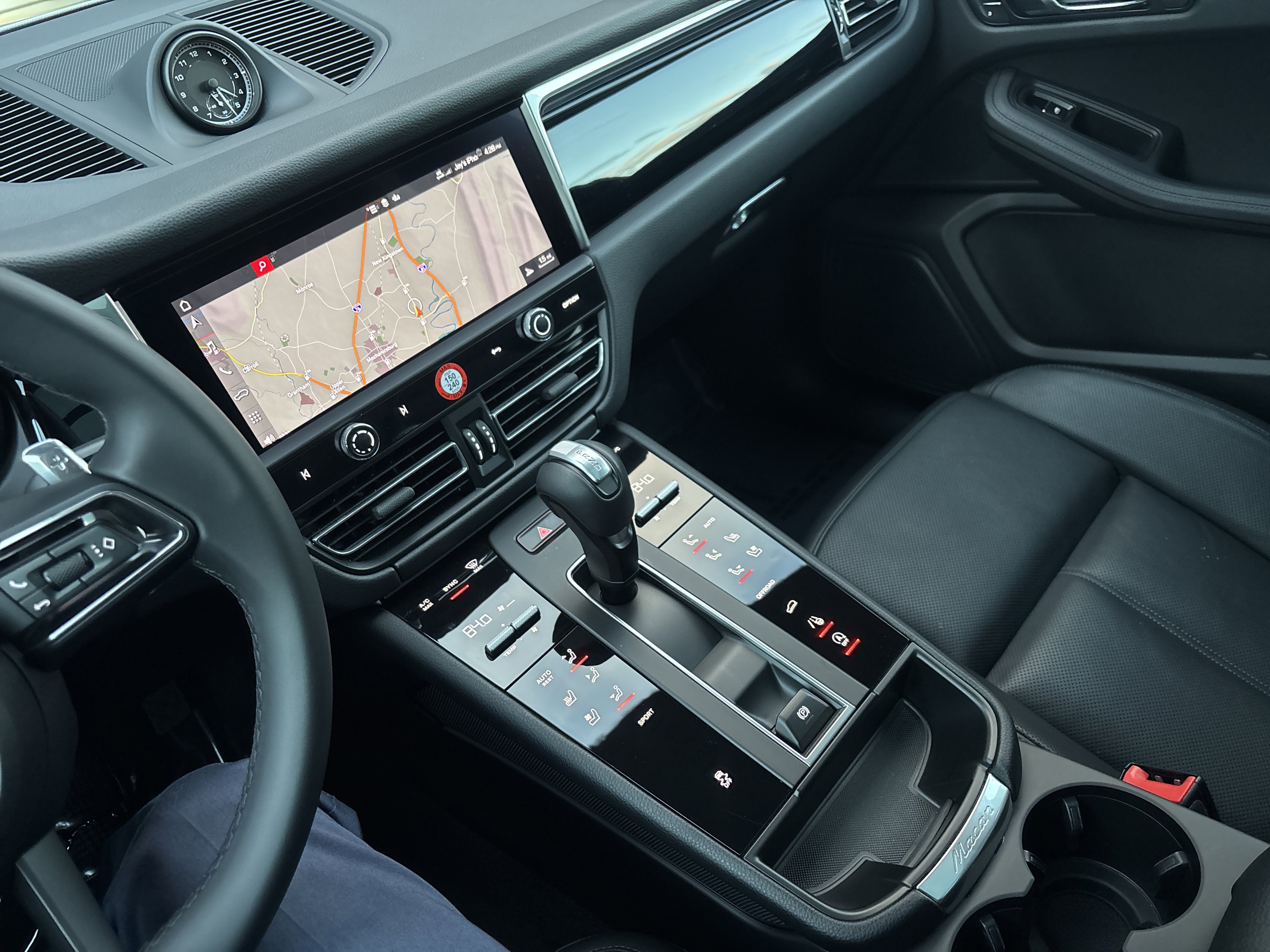 Certified 2025 Porsche Macan image 19