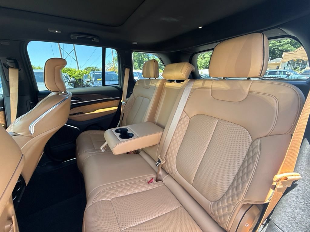 Used 2022 Jeep Grand Cherokee Summit AWD/4WD image 18