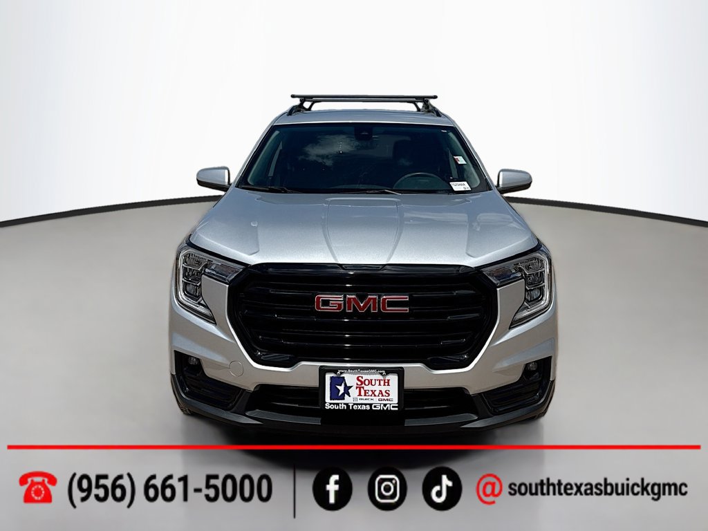Used 2022 GMC Terrain SLT w/ LPO, 'HIT The Road' Package FWD image 2