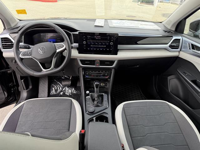 New 2025 Volkswagen Taos SE image 15