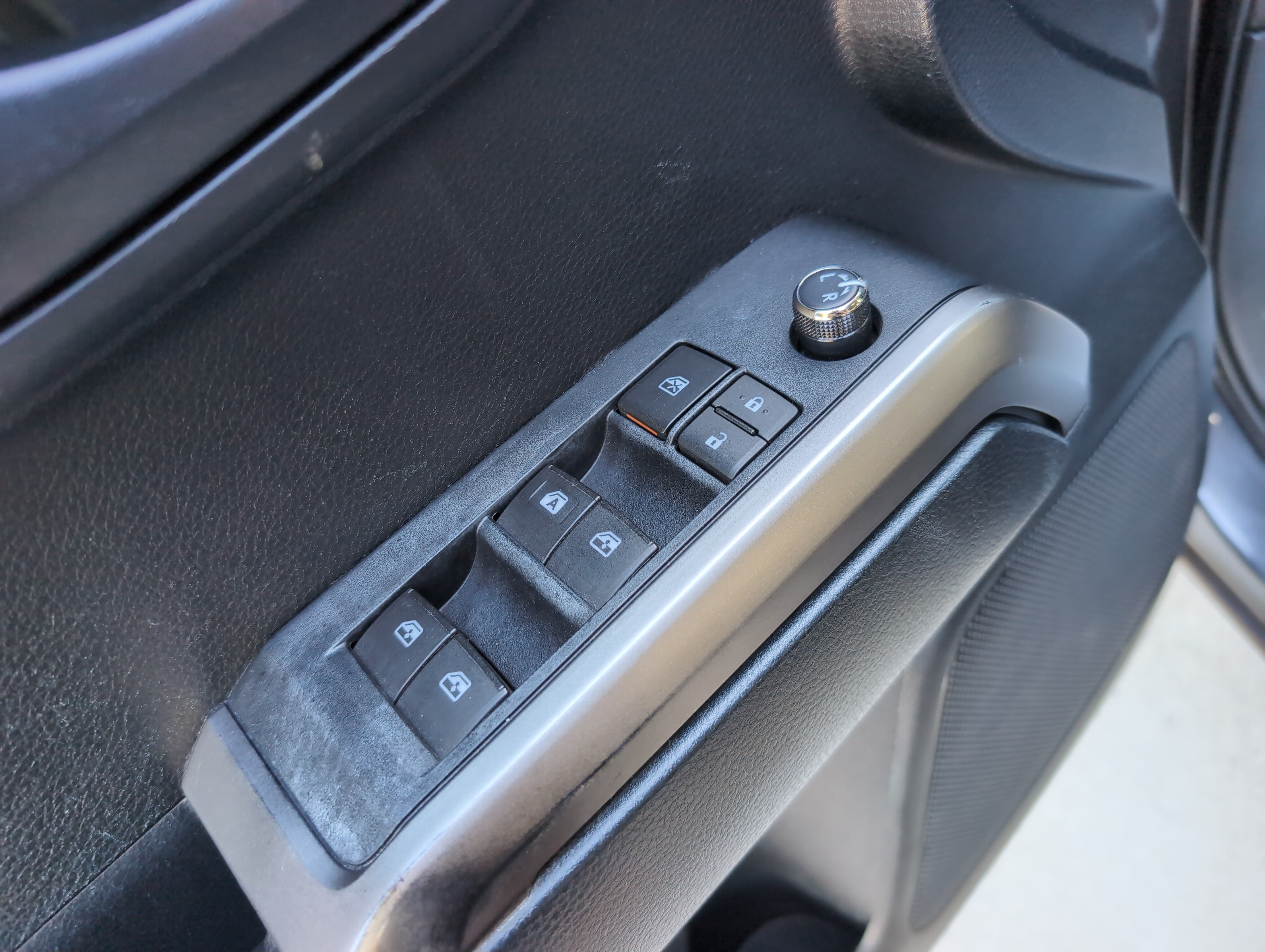 Used 2016 Toyota Tacoma SR5 w/ Towing Package RWD image 15