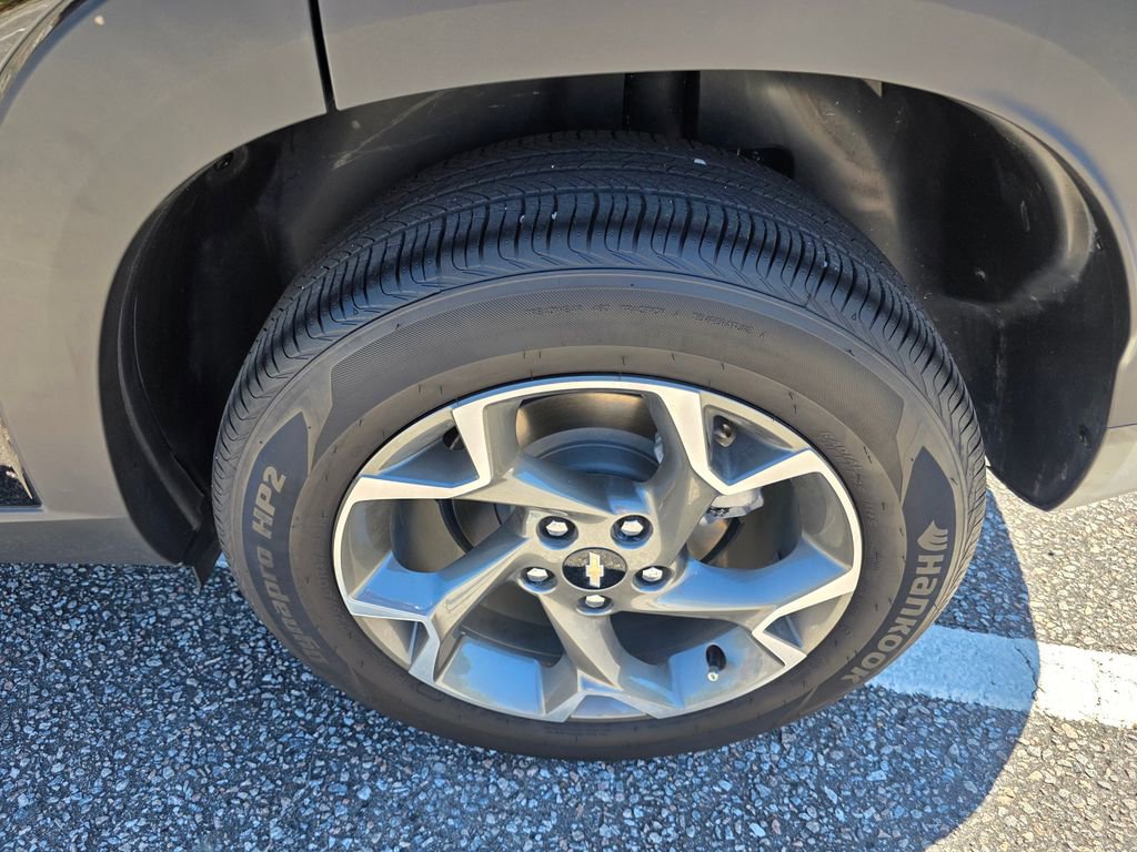 Used 2025 Chevrolet Trax LT w/ Driver Confidence Package FWD image 29