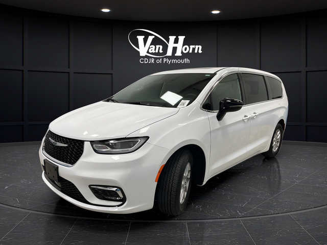 Used 2026 Chrysler Pacifica Select FWD image 3