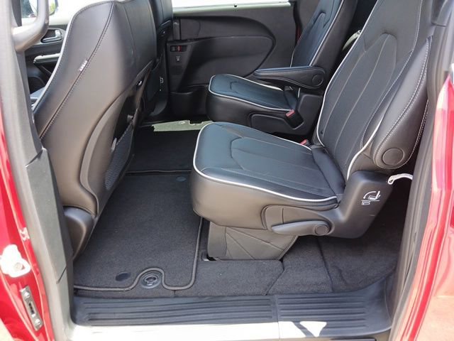 New 2027 Chrysler Pacifica Limited FWD image 18