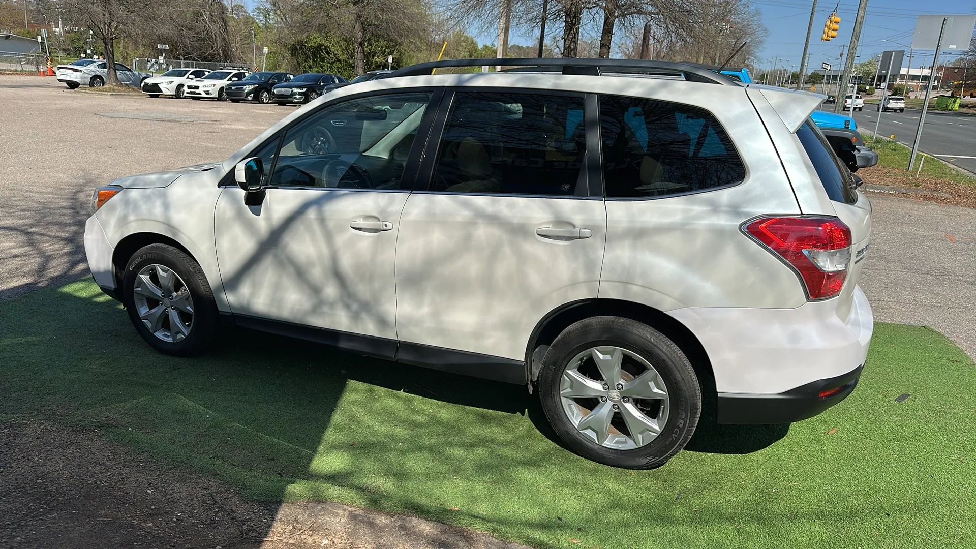 Used 2015 Subaru Forester 2.5i Limited AWD/4WD image 5