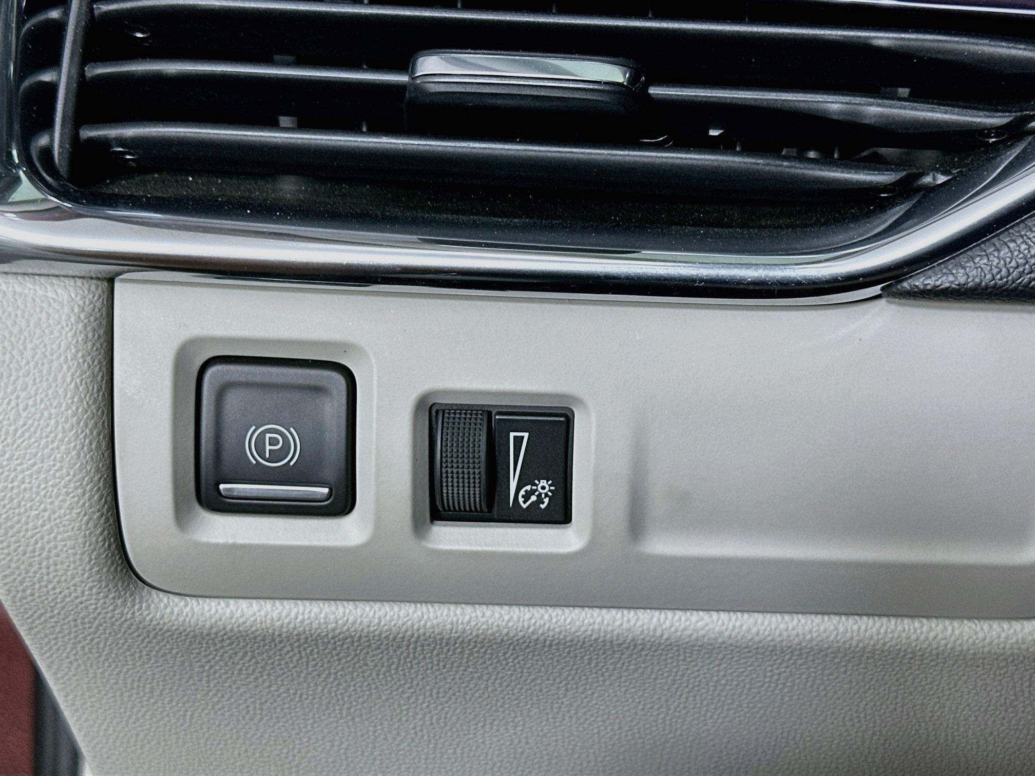 Used 2023 Cadillac XT4 Luxury FWD image 17