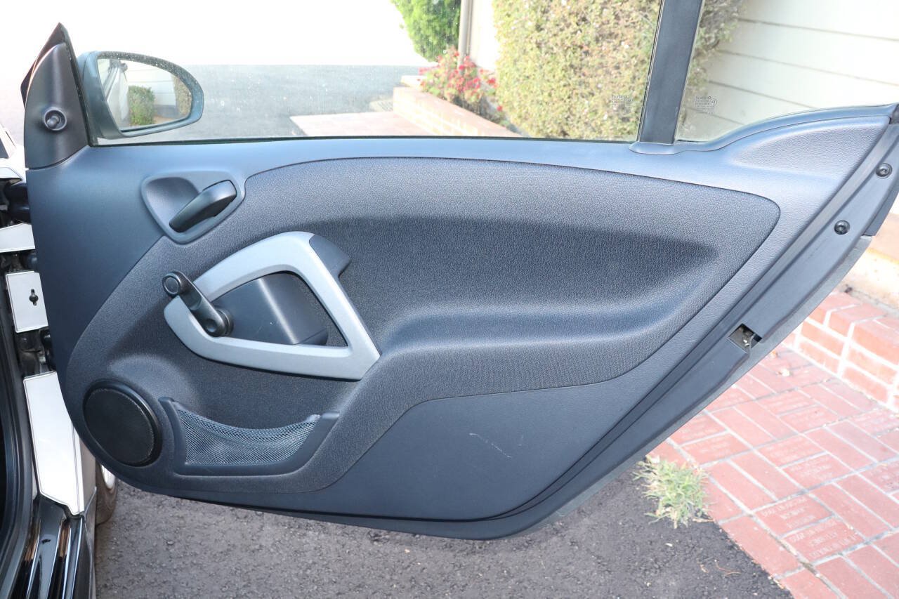 Used 2013 smart fortwo pure RWD image 23