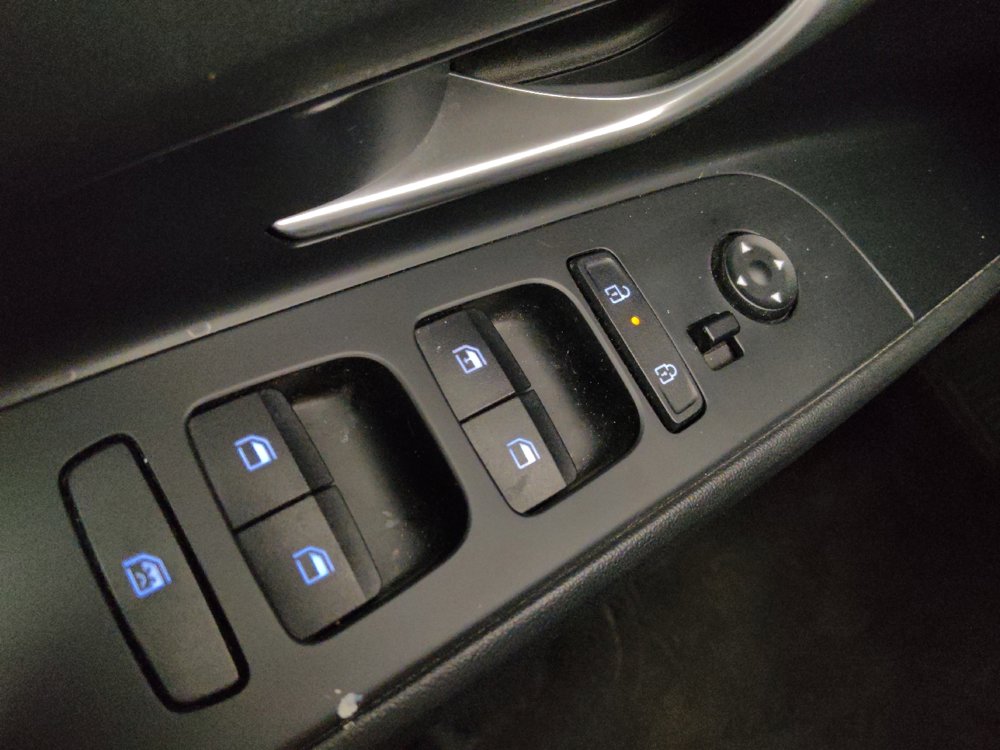 Used 2024 Hyundai Elantra SE image 27