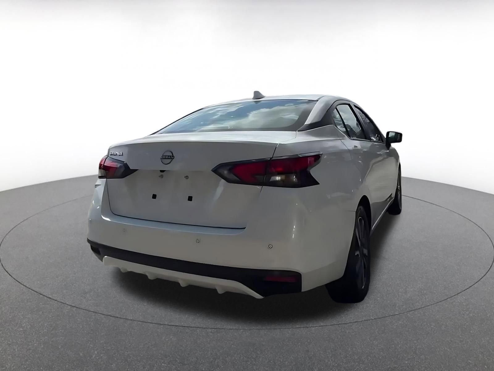 Used 2025 Nissan Versa SV FWD image 15