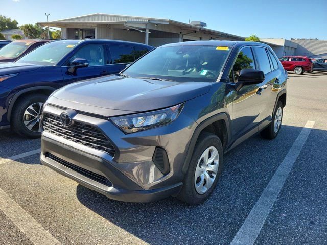 Used 2022 Toyota RAV4 LE image 8