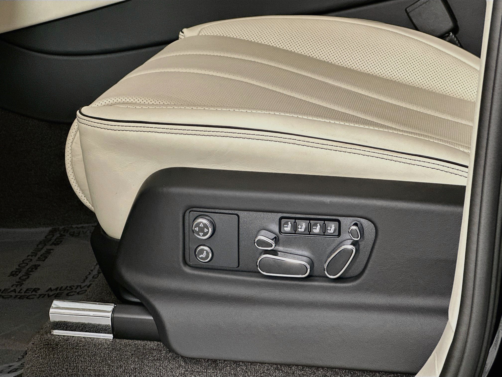New 2026 Bentley Bentayga AWD/4WD image 17