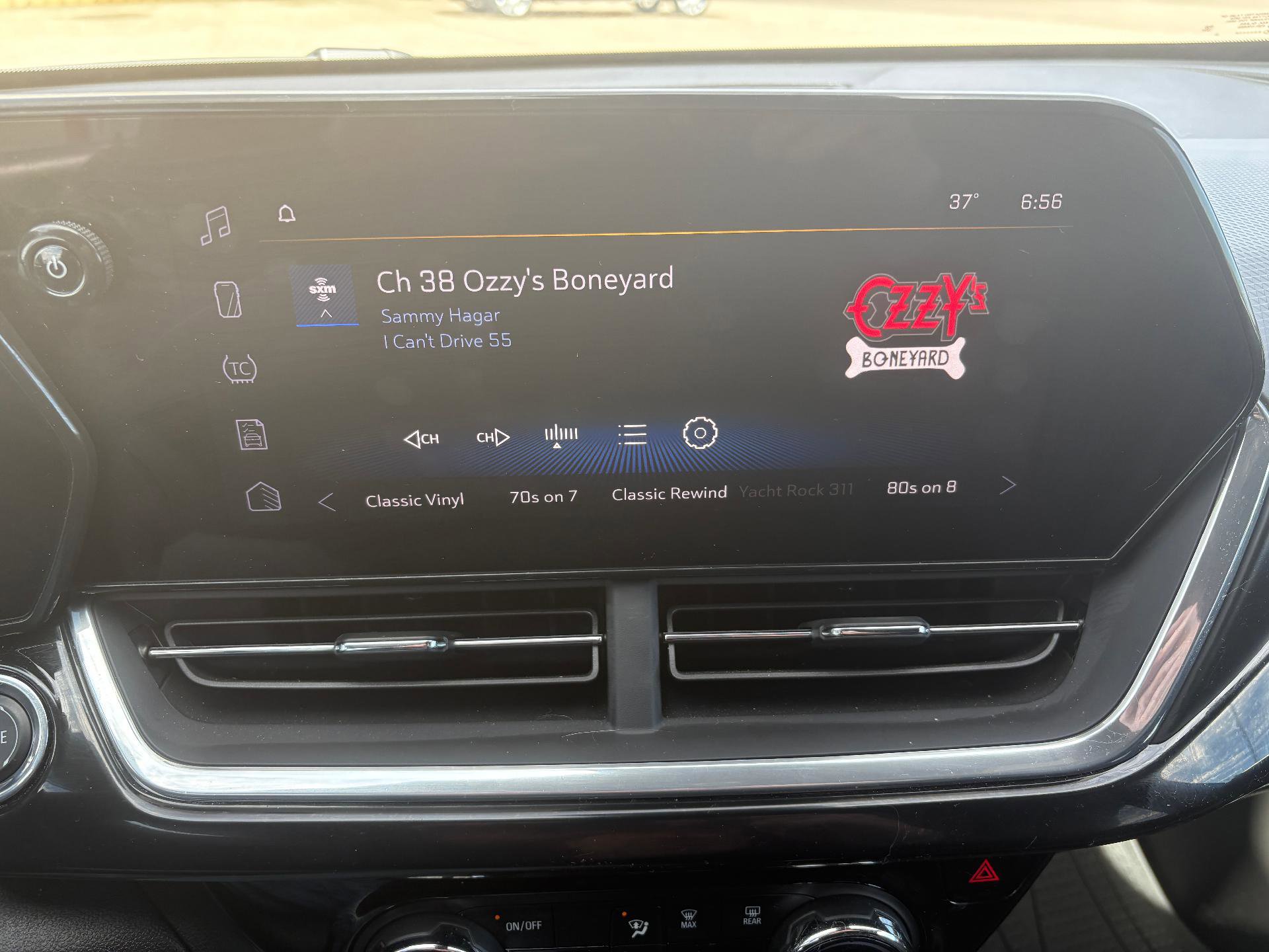 Used 2024 Chevrolet Trax RS w/ Sunroof Package image 22