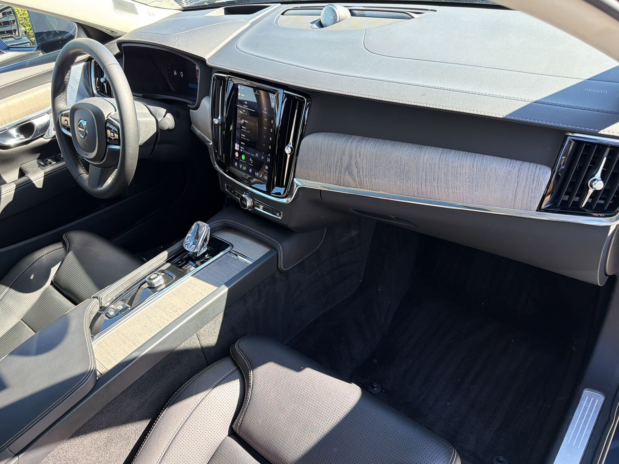 Certified 2023 Volvo S90 B6 Ultimate w/ Lounge Package image 31