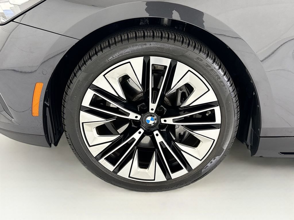 Certified 2026 BMW i5 eDrive40 w/ Premium Package RWD image 29