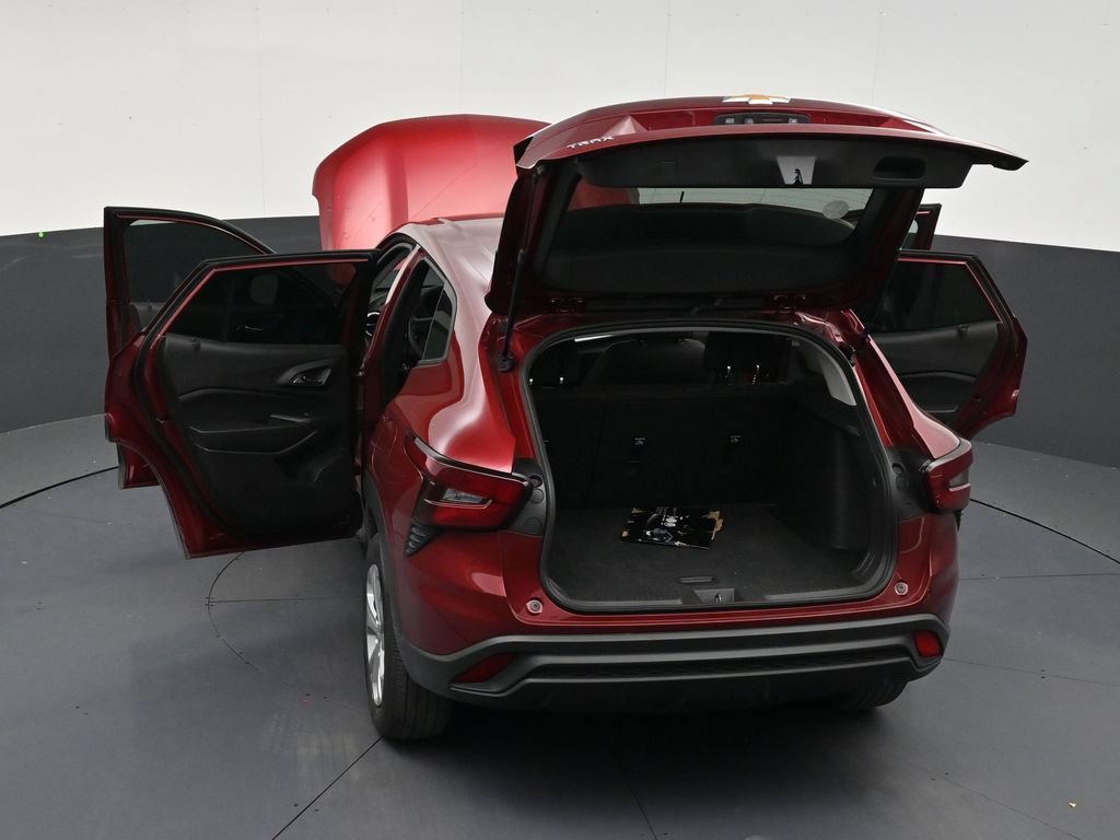 Used 2025 Chevrolet Trax LS FWD image 32