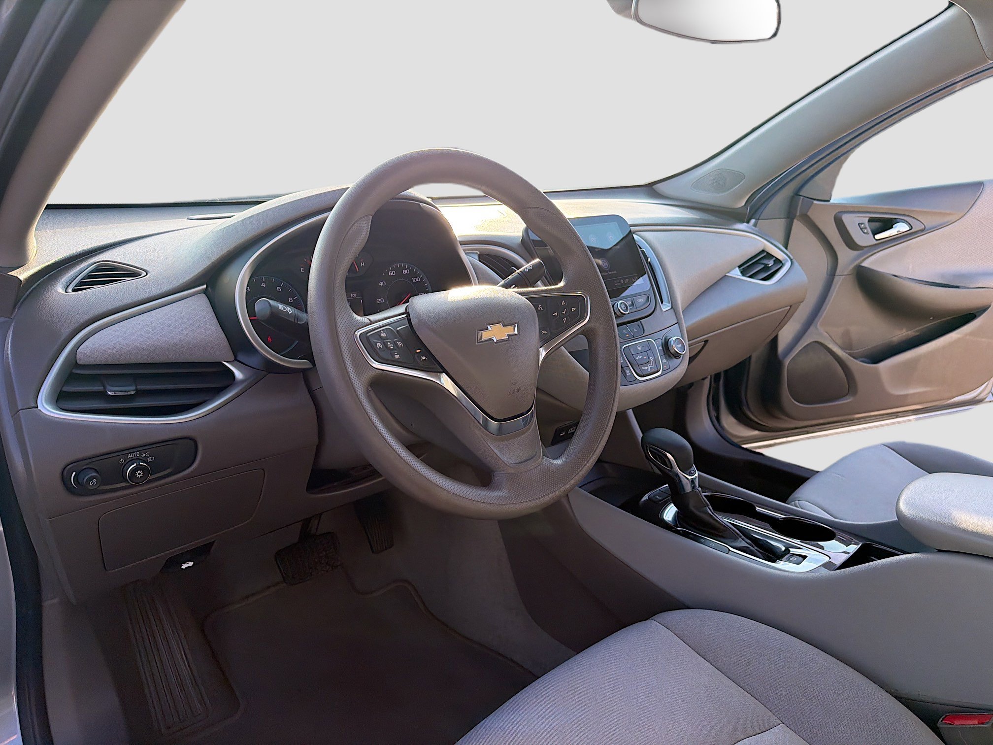 Used 2024 Chevrolet Malibu LS w/ Driver Confidence Package FWD image 4