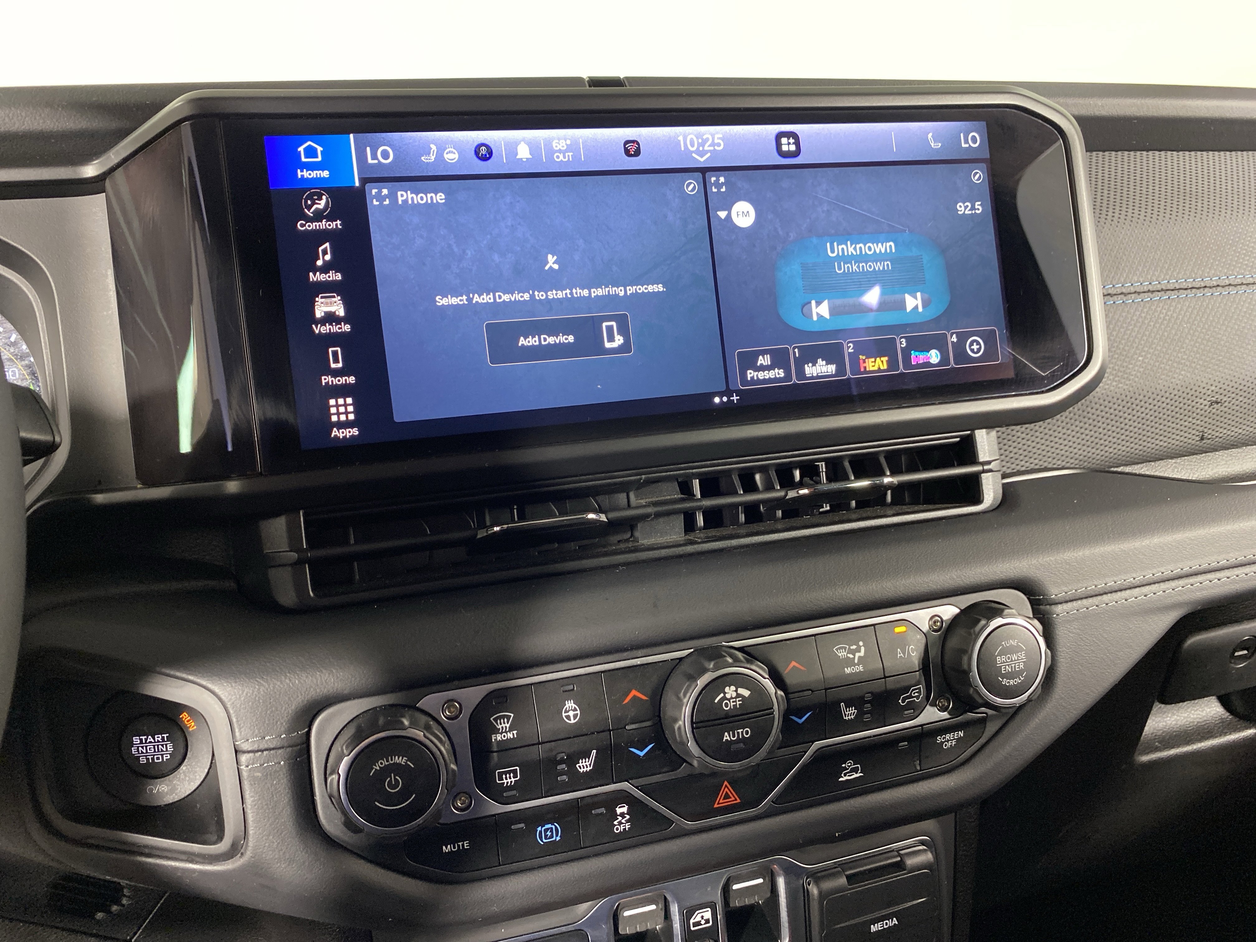 Used 2025 Jeep Wrangler Unlimited Rubicon 4xe w/ Convenience Group AWD/4WD image 28