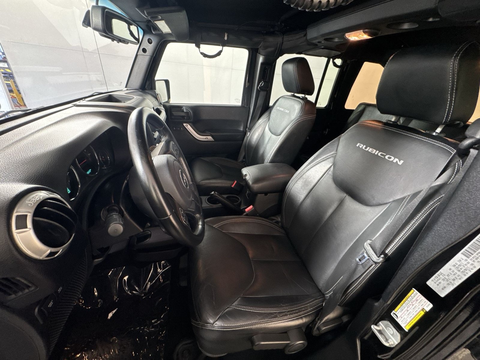 Used 2016 Jeep Wrangler Unlimited Rubicon w/ Connectivity Group AWD/4WD image 13