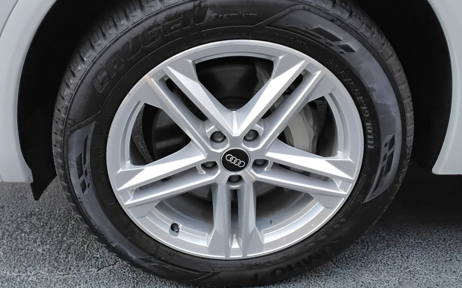 Certified 2024 Audi Q5 e Premium w/ Convenience Package image 11