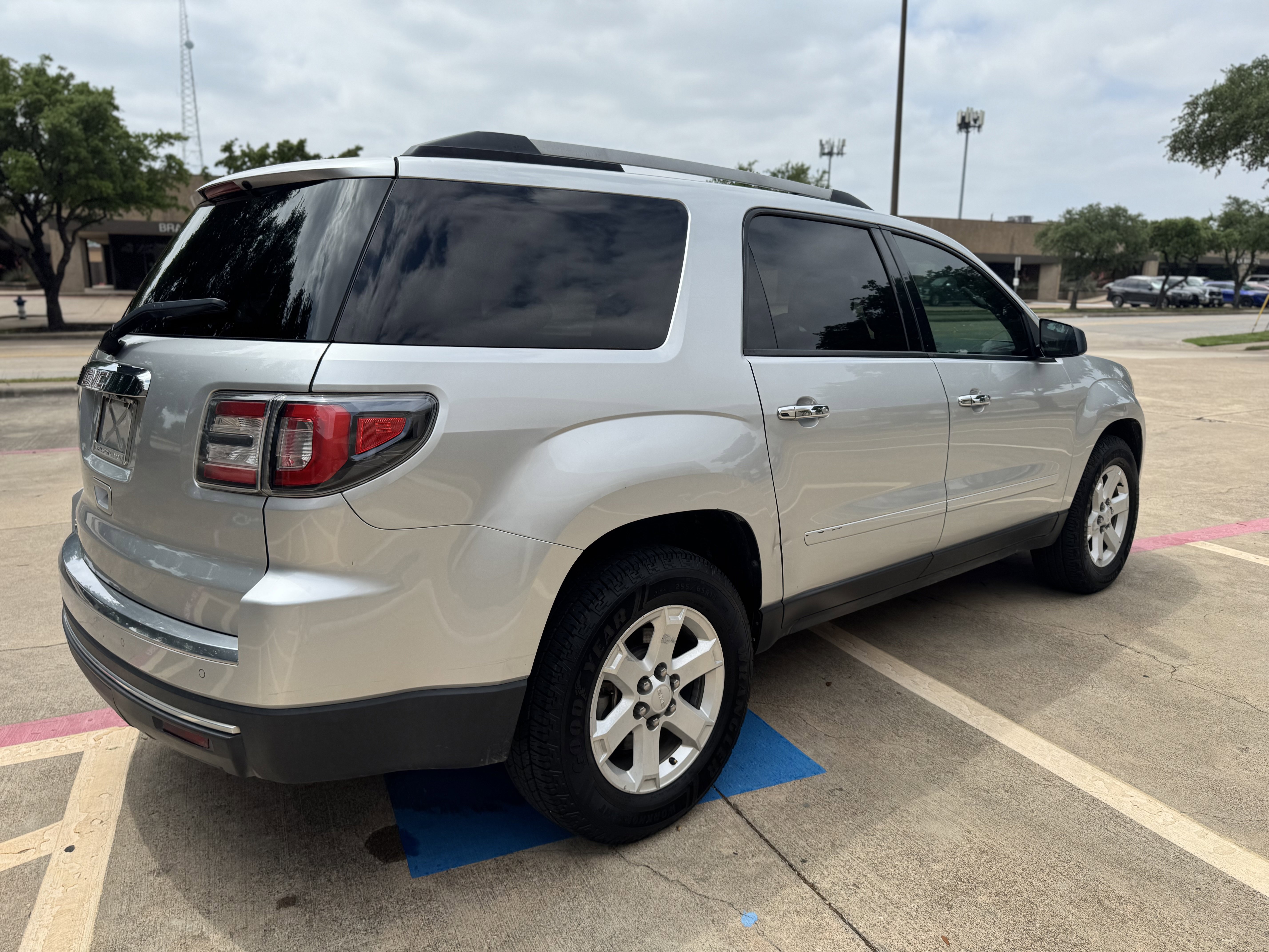 Used 2015 GMC Acadia SLE FWD image 6