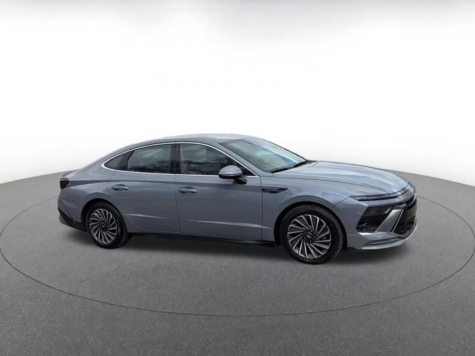 Used 2025 Hyundai Sonata SEL image 2