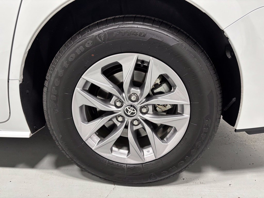 Used 2026 Toyota Sienna XLE AWD/4WD image 69