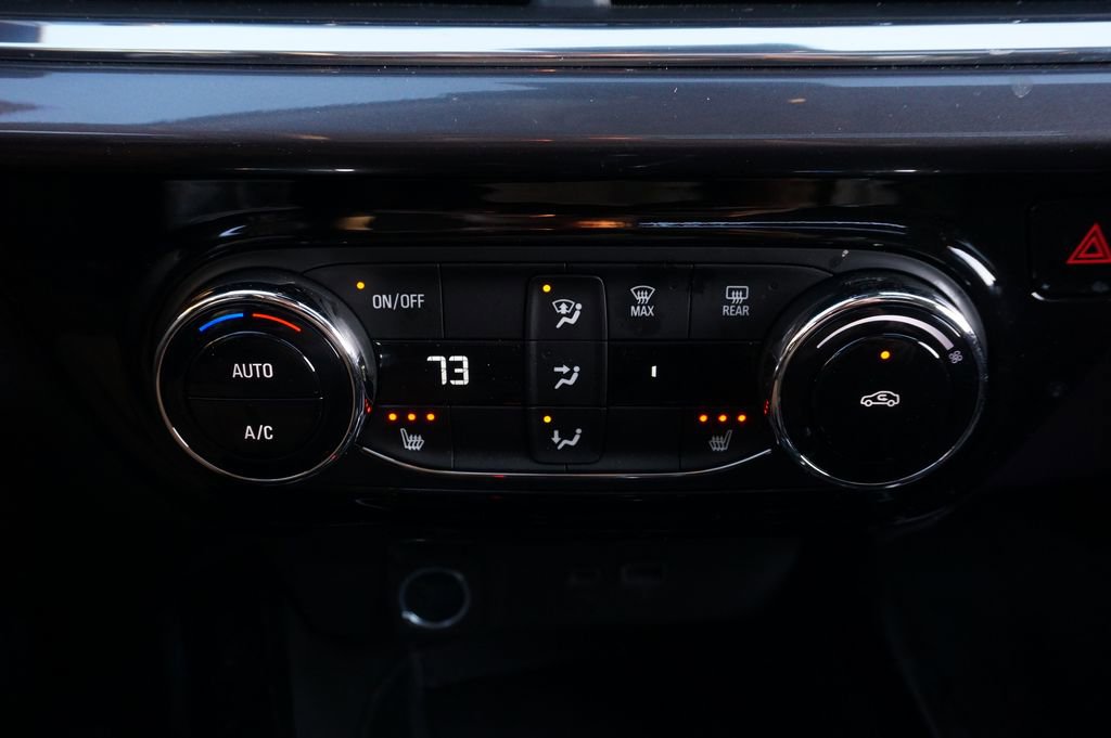 Used 2026 Chevrolet Trax ACTIV w/ Sunroof Package FWD image 15