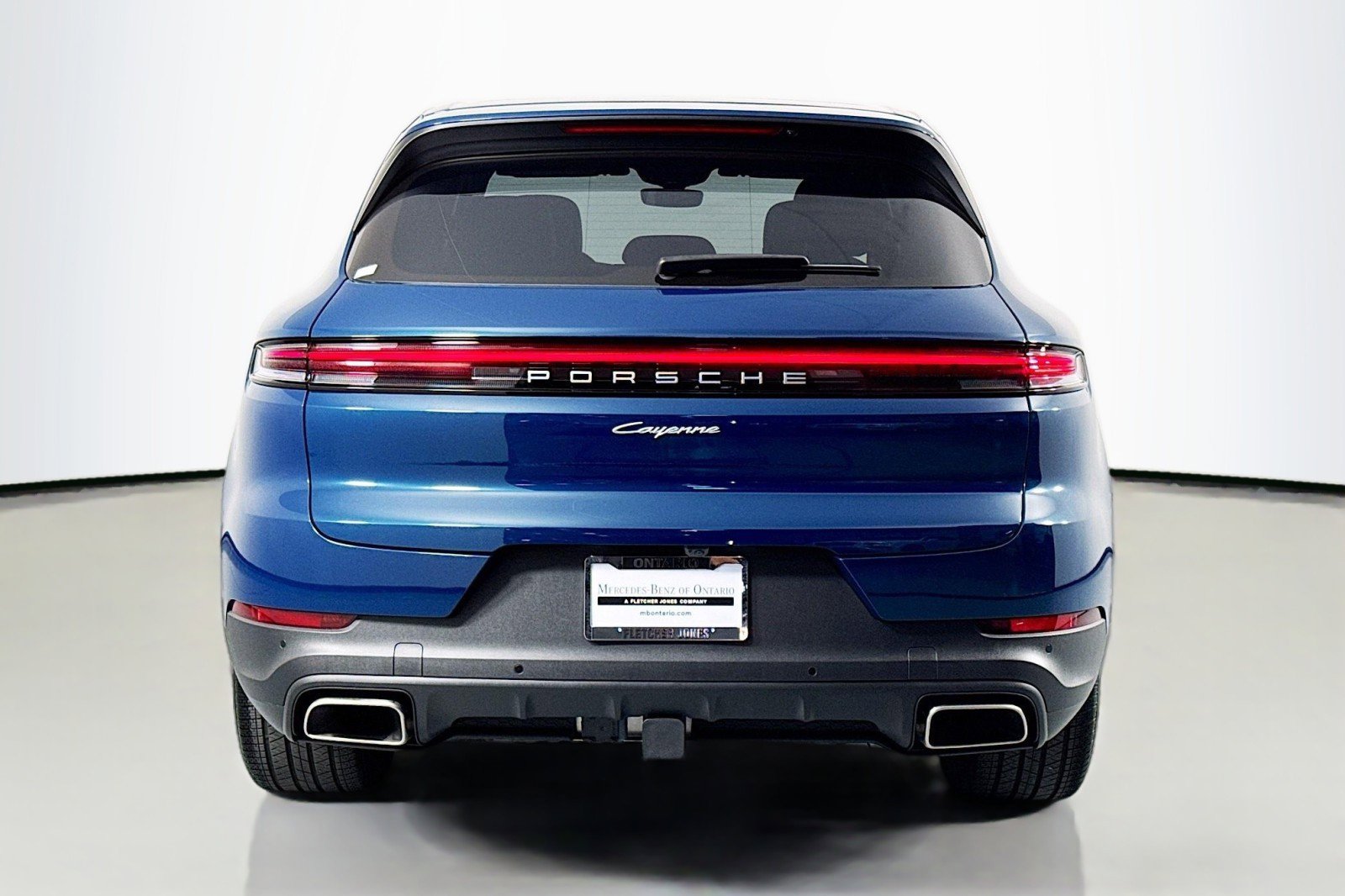 Used 2024 Porsche Cayenne AWD/4WD image 3