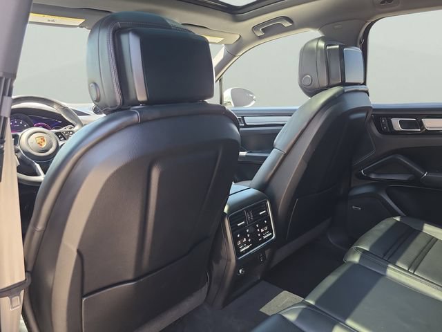 Used 2023 Porsche Cayenne Platinum Edition AWD/4WD image 9
