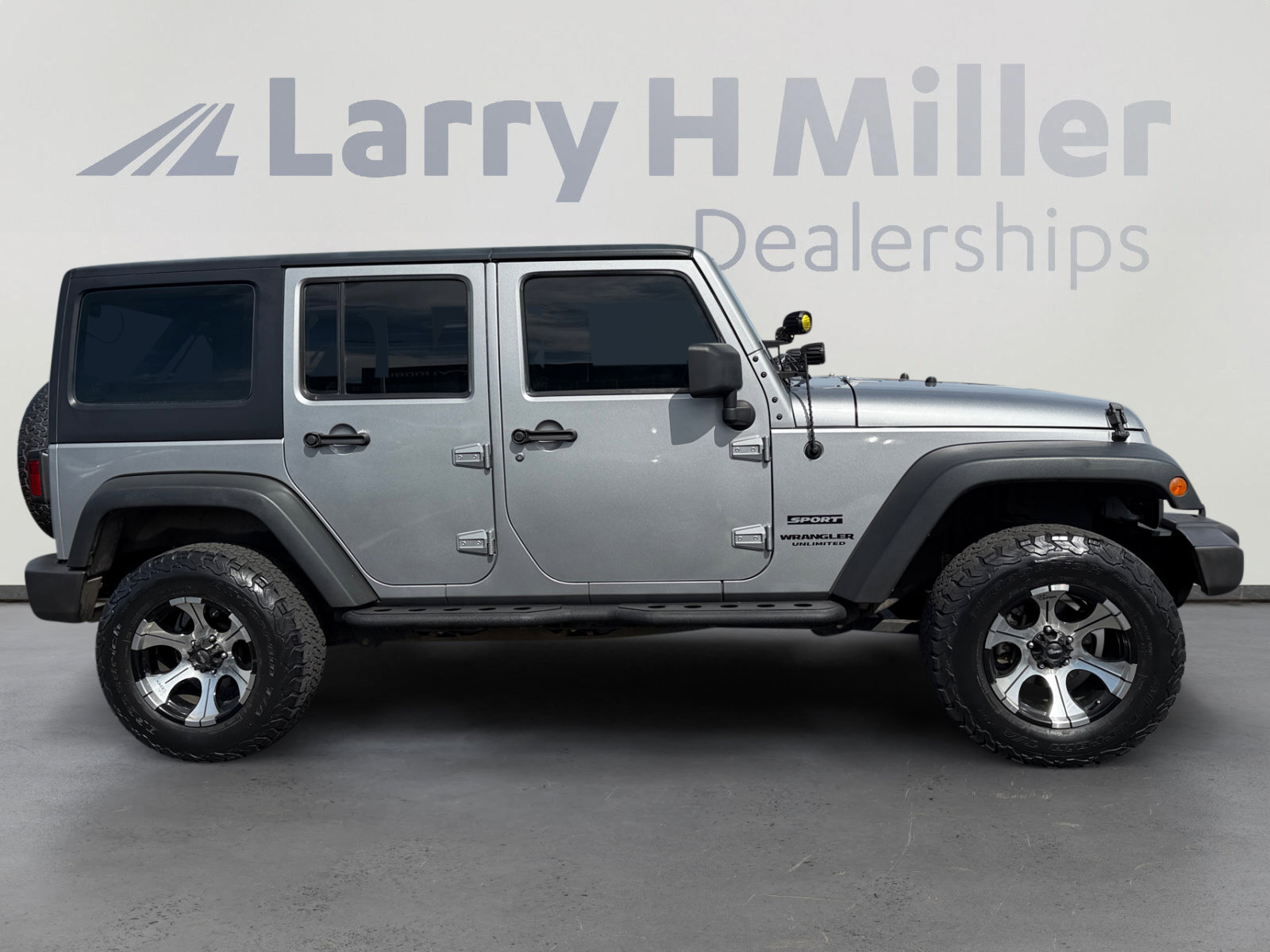 Used 2017 Jeep Wrangler Unlimited Sport w/ Connectivity Group image 6