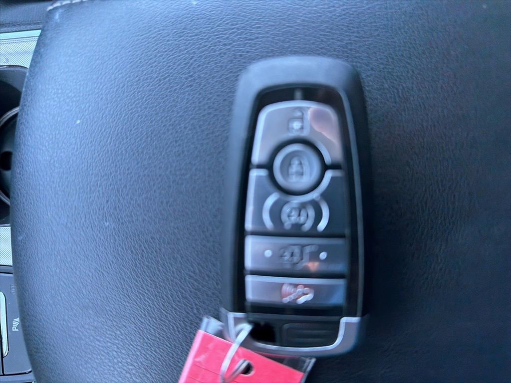 Used 2024 Ford Edge Titanium image 28