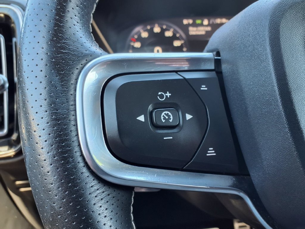 Used 2020 Volvo XC40 T5 R-Design AWD/4WD image 30