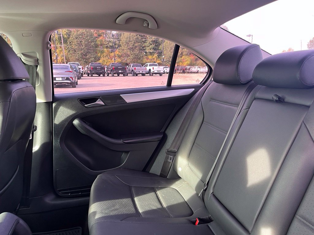 Used 2013 Volkswagen Jetta SE FWD image 17