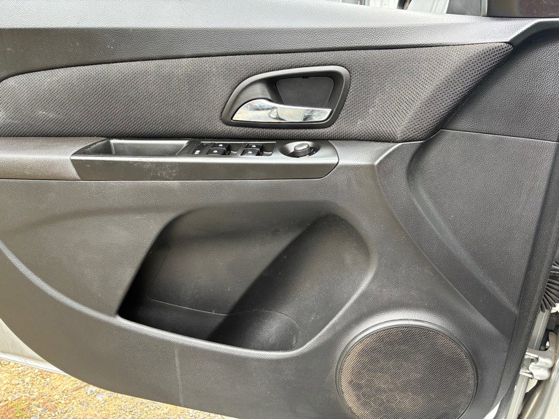 Used 2014 Chevrolet Cruze LT FWD image 13