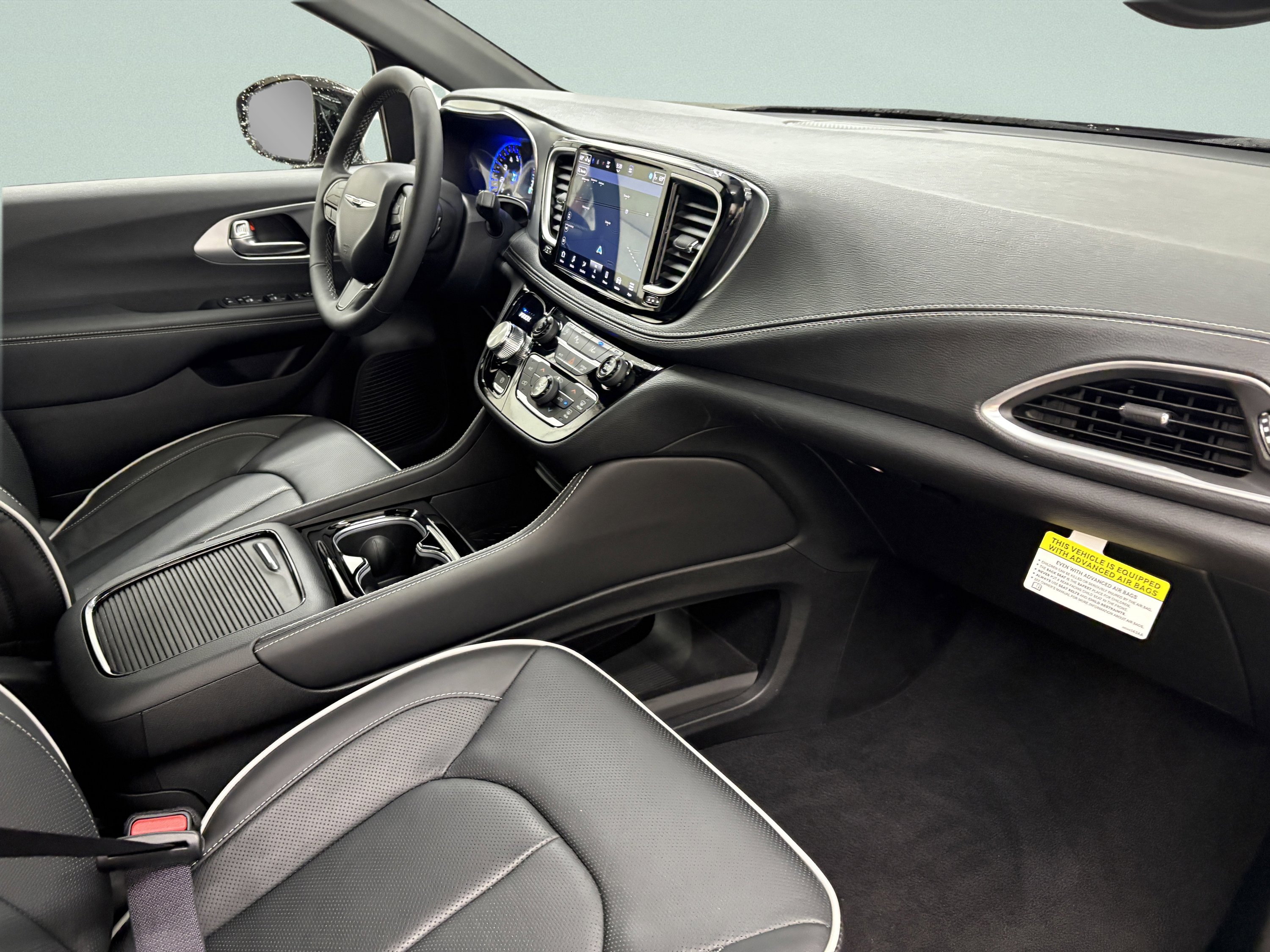 Used 2025 Chrysler Pacifica Limited image 21