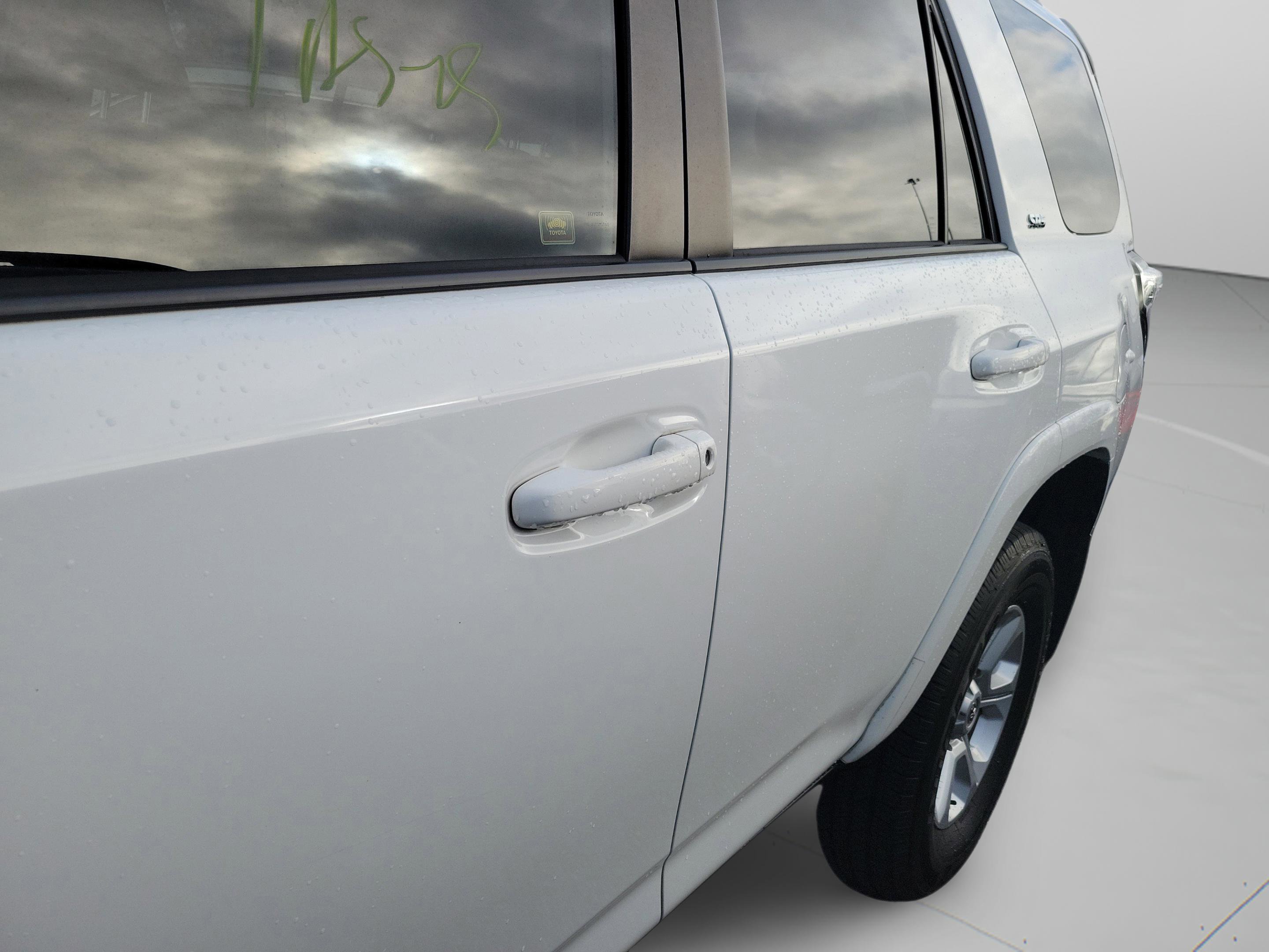 Used 2020 Toyota 4Runner SR5 AWD/4WD image 28