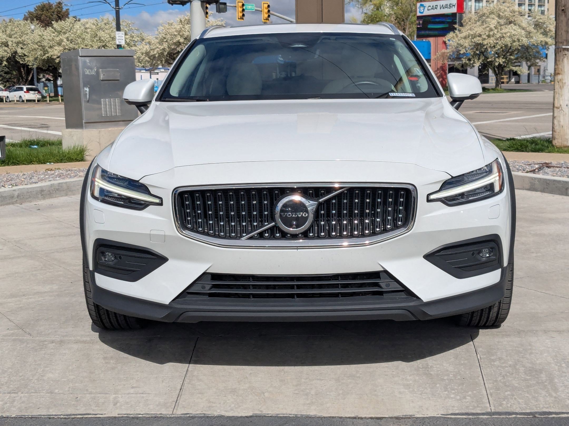 Used 2025 Volvo V60 B5 Cross Country Plus image 10