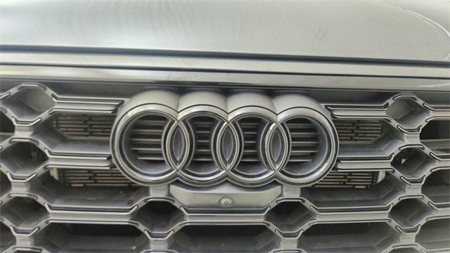 Used 2024 Audi Q5 e Prestige w/ Prestige Package image 16