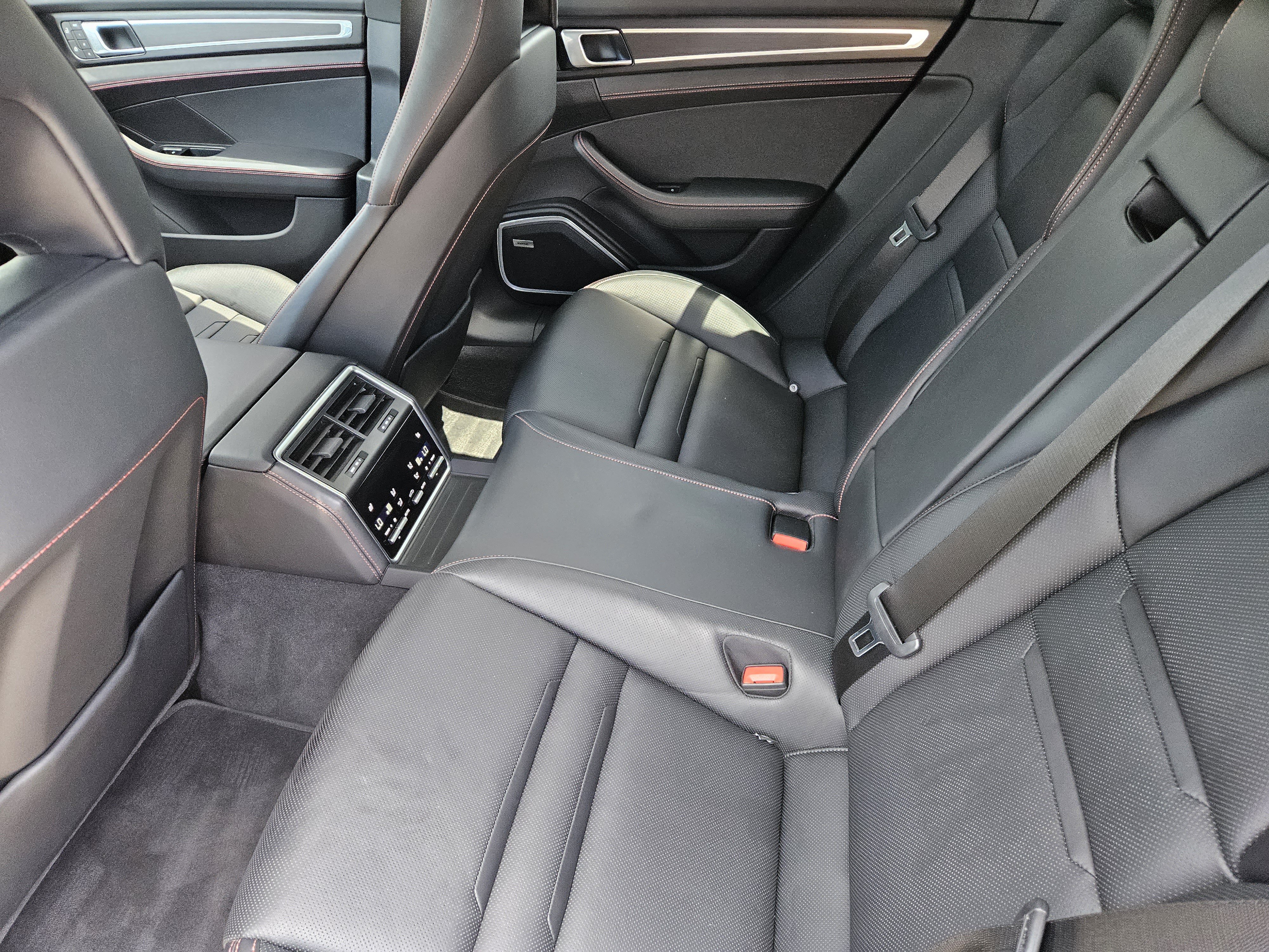 Certified 2023 Porsche Panamera Platinum Edition RWD image 28
