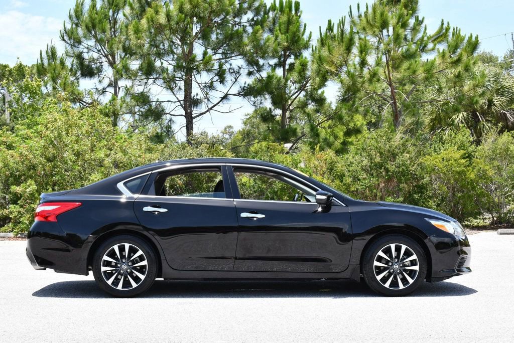 Used 2016 Nissan Altima 2.5 SL w/ Moonroof Package FWD image 31