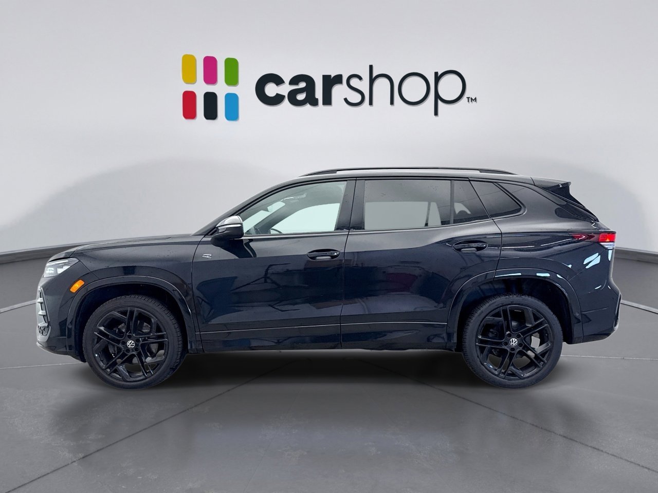 Used 2025 Volkswagen Tiguan SE R-Line AWD/4WD image 2