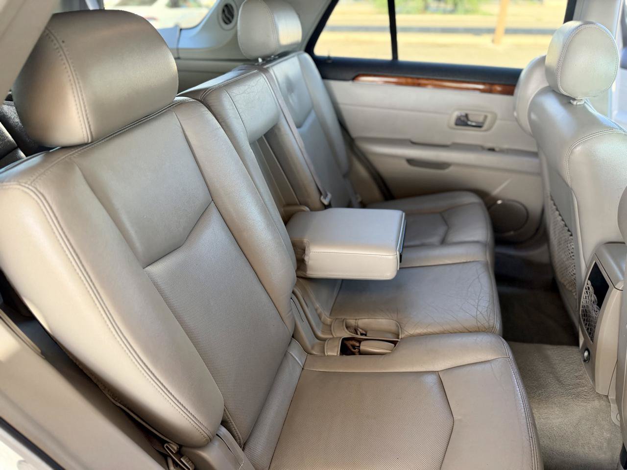 Used 2007 Cadillac SRX w/ Utility Package RWD image 13