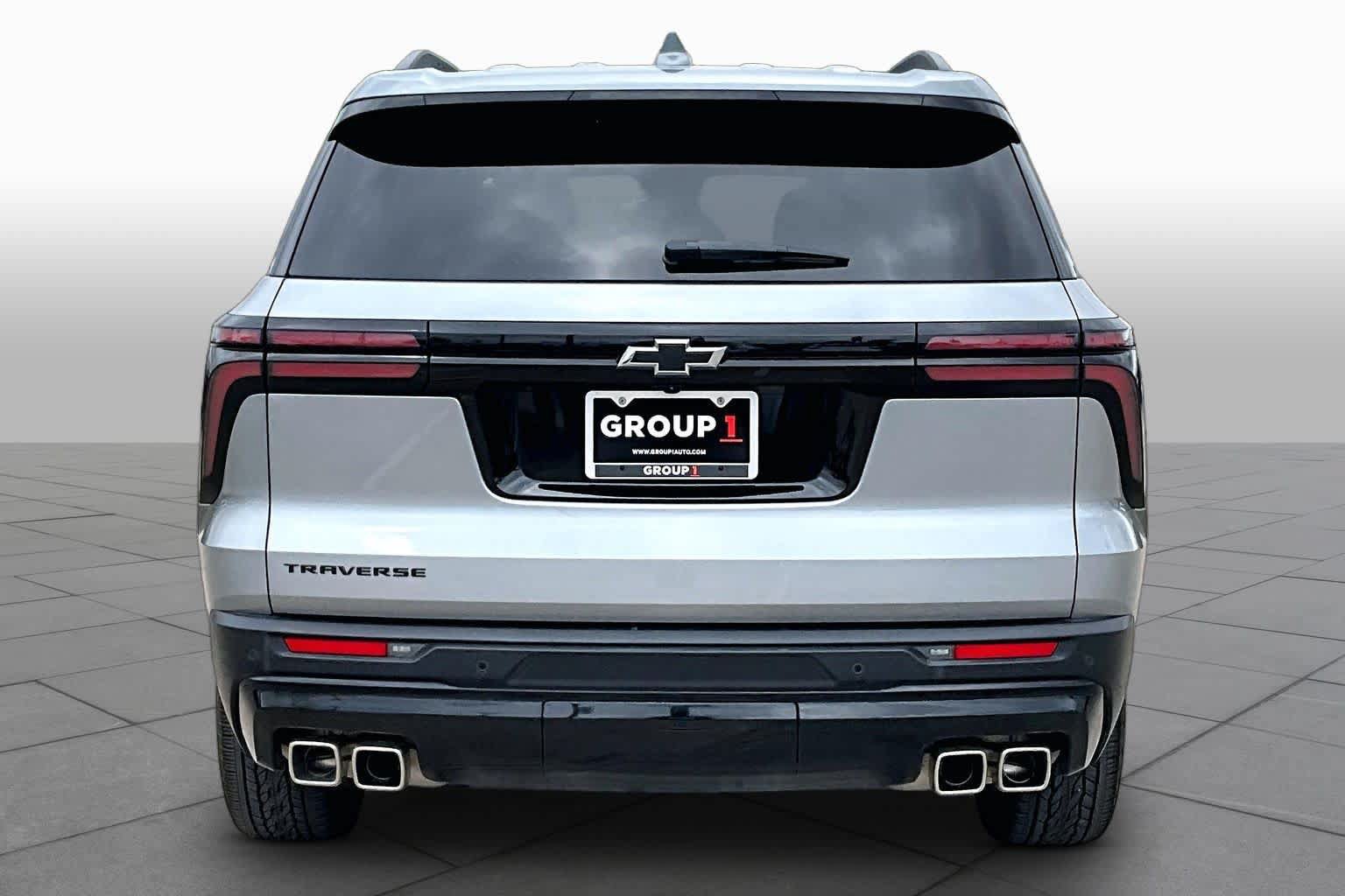 Used 2025 Chevrolet Traverse LT w/ Midnight/Sport Edition FWD image 5