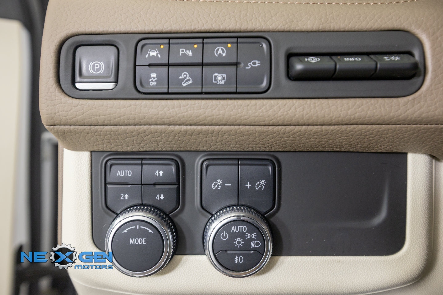 Used 2022 GMC Yukon XL Denali AWD/4WD image 16