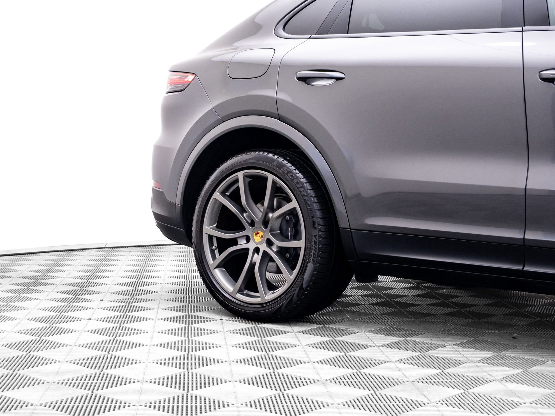 Used 2022 Porsche Cayenne Coupe AWD/4WD image 37