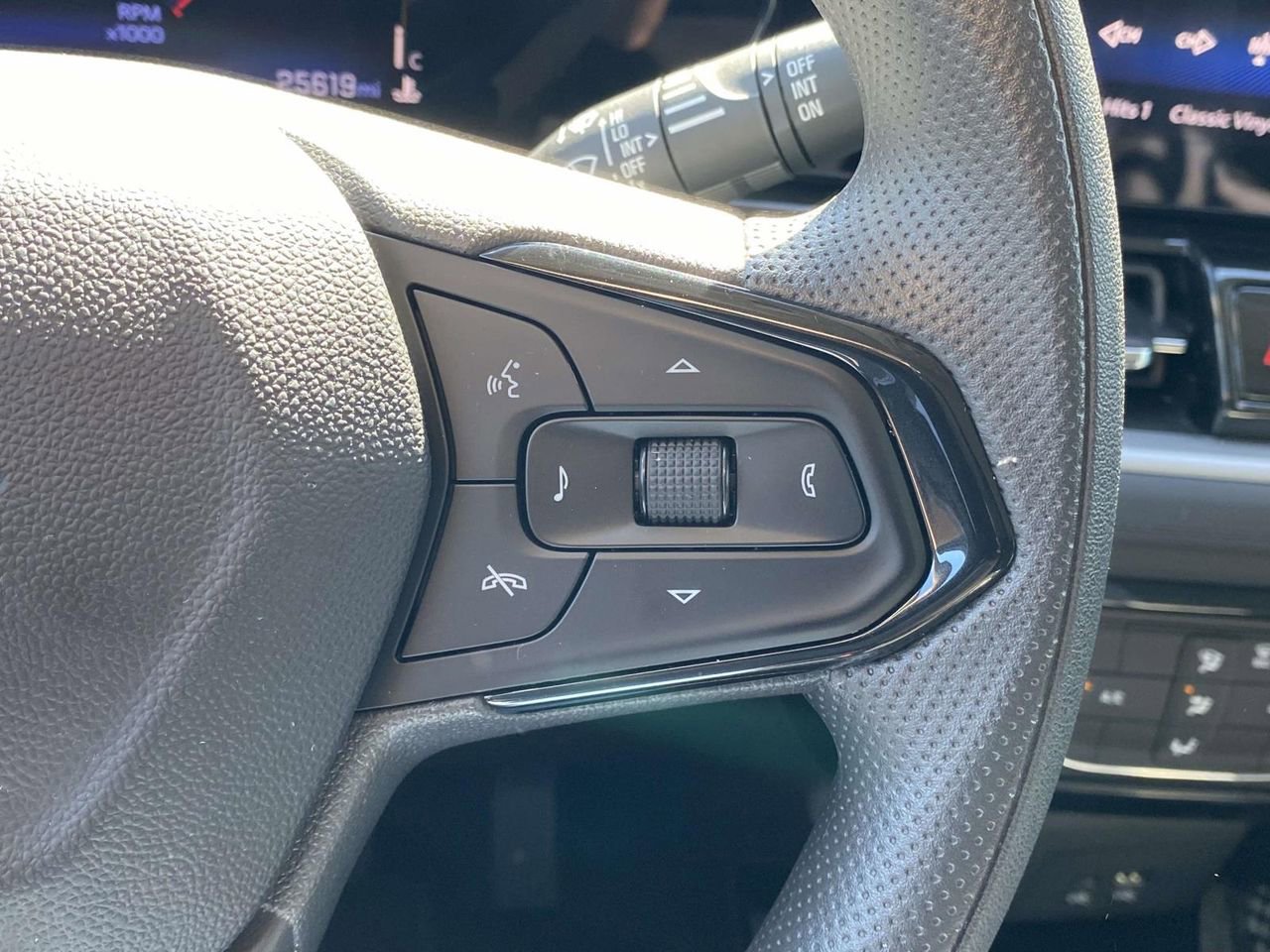 Used 2025 Chevrolet TrailBlazer LT AWD/4WD image 19