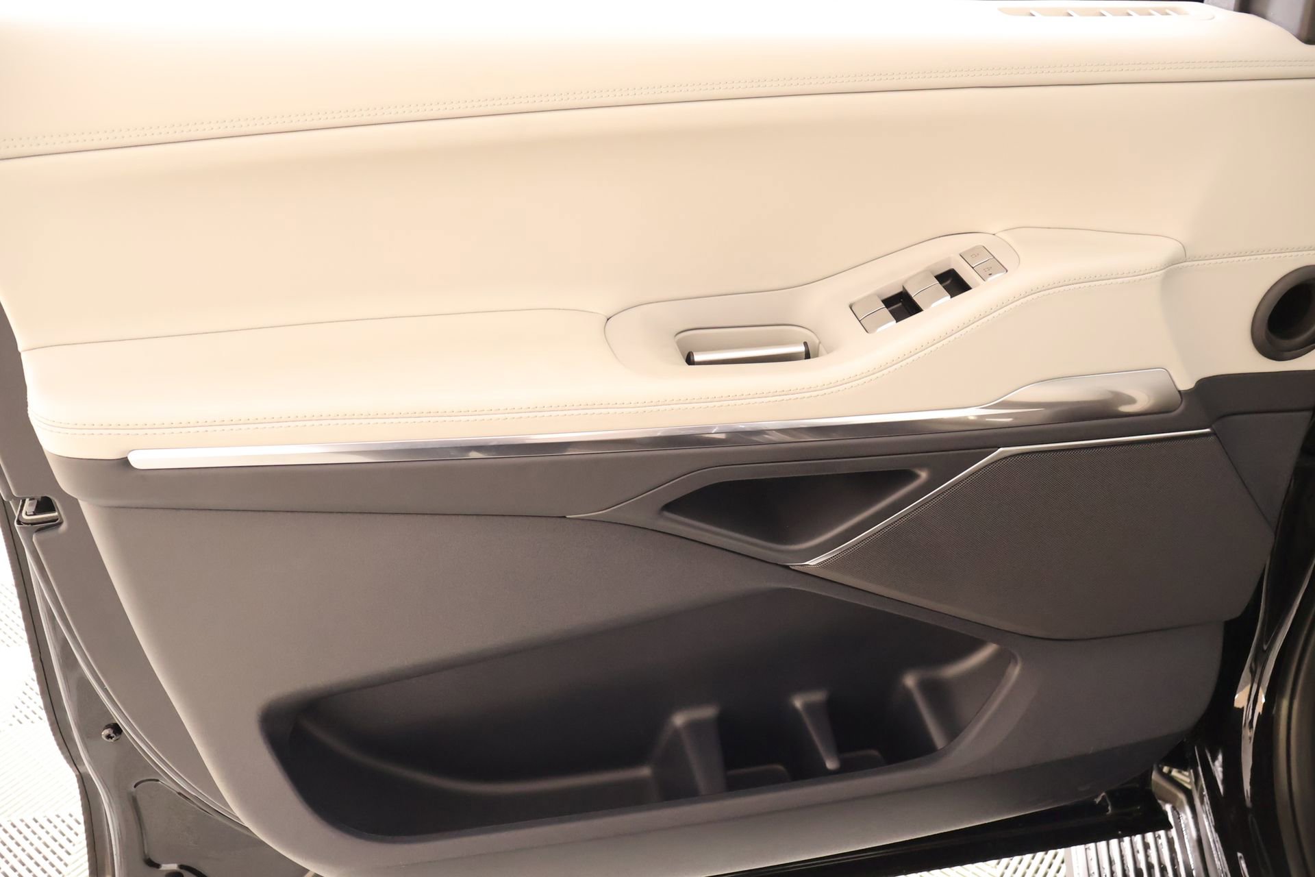 New 2026 Lincoln Navigator Premiere image 17