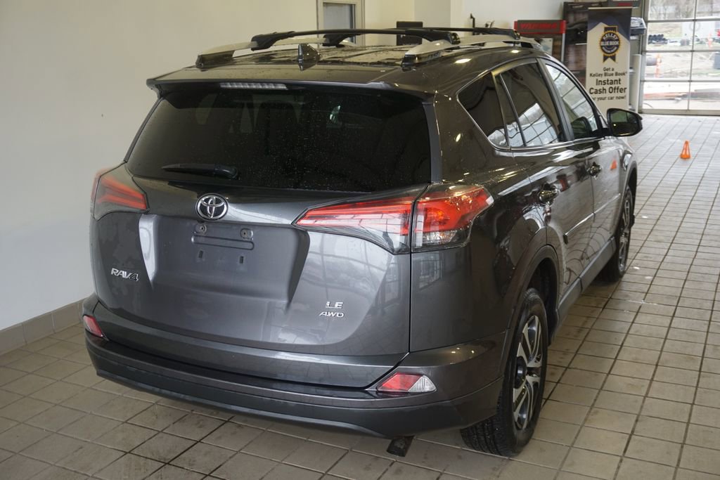Used 2016 Toyota RAV4 LE image 7